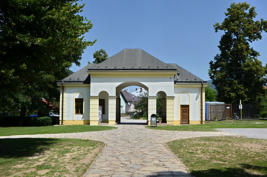 Vstupná brána do parku a hradu
