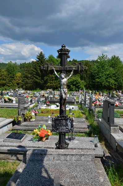 Kríž na cintoríne v Hliníku 