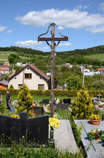 Kríž na cintoríne v Ovčiarsku