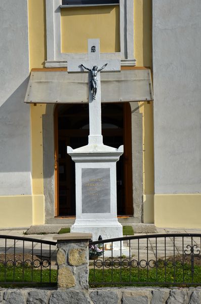 Kamenný kríž v Petroviciach