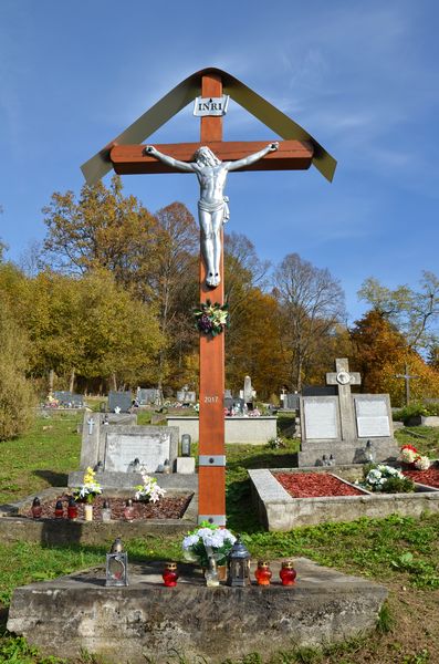 Kríž na cintoríne v Petroviciach