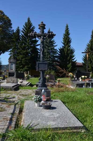 Kríž na cintoríne v Predmieri