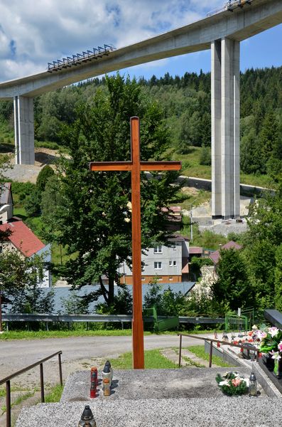 Kríž na cintoríne v Skalitom