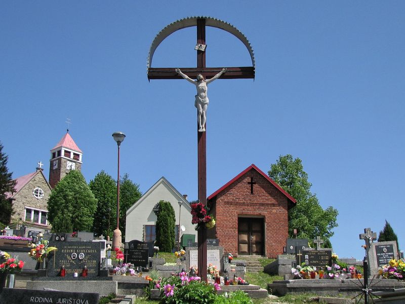 Kríž na cintoríne v Svrčinovci