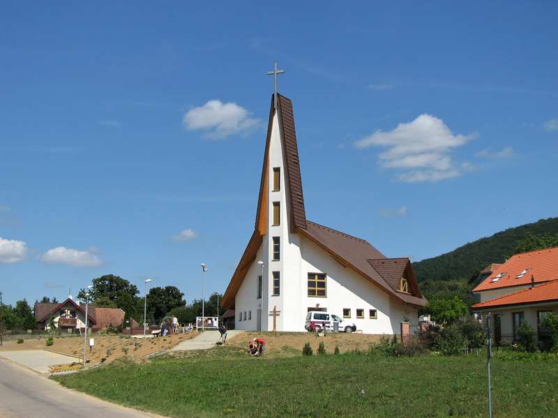 Kostol Nanebovzatia Panny Márie Kolačín
