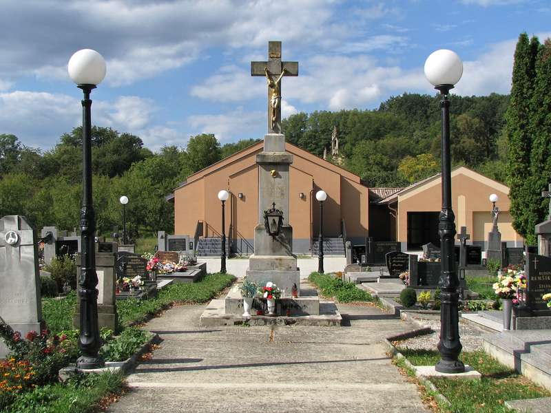 Kríž na cintoríne v Bohuniciach 