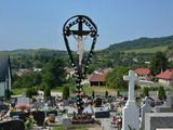 Kríž na cintoríne v Nesluši