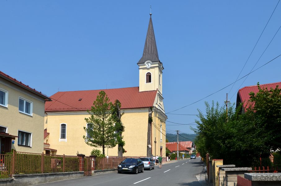Farský kostol v Nesluši
