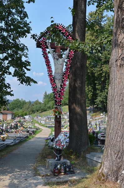 Kríž na cintoríne v Rudine