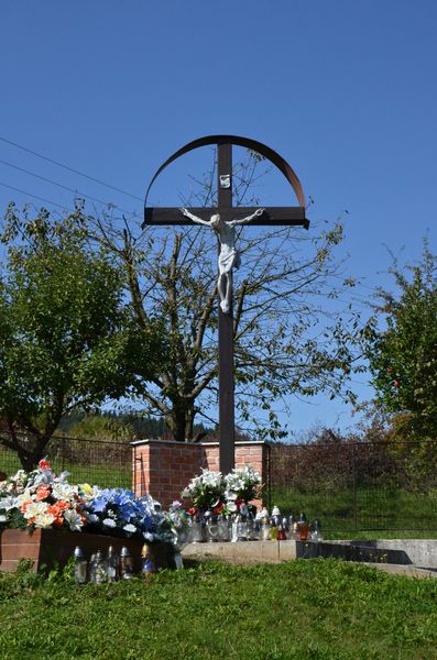 Kríž na cintoríne 