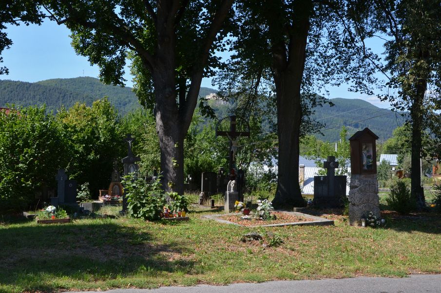Starý cintorín v Pov. Teplej