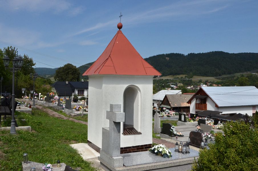 Kaplnka na cintoríne v Udiči
