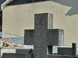 Kríž na cintoríne v Podmaníne