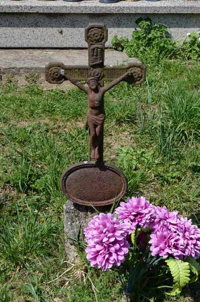 Kríž na cintoríne v Počarovej