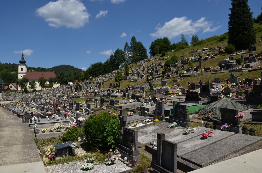 Cintorín v Lazoch pod Makytou