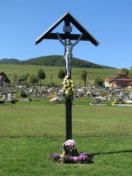 Kríž na cintoríne v Zbyňove