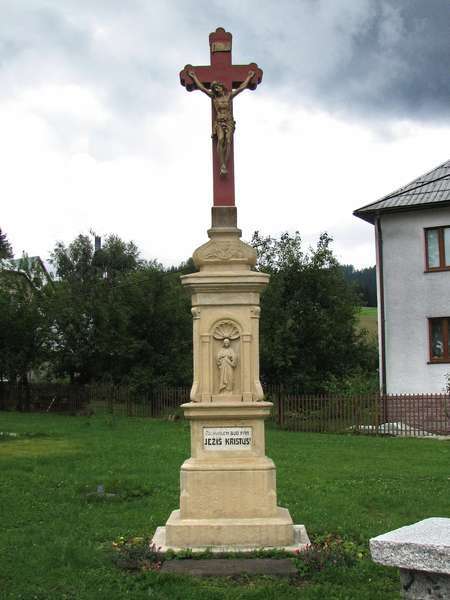 Kamenný kríž v Makove