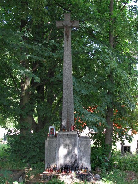 Kríž na starom cintoríne