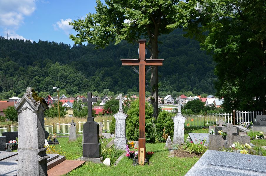 Kríž na cintoríne v Belej