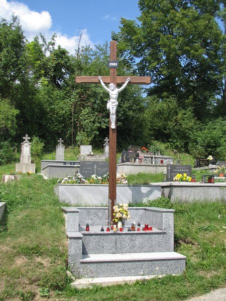 Kríž na cintoríne v Lúkach