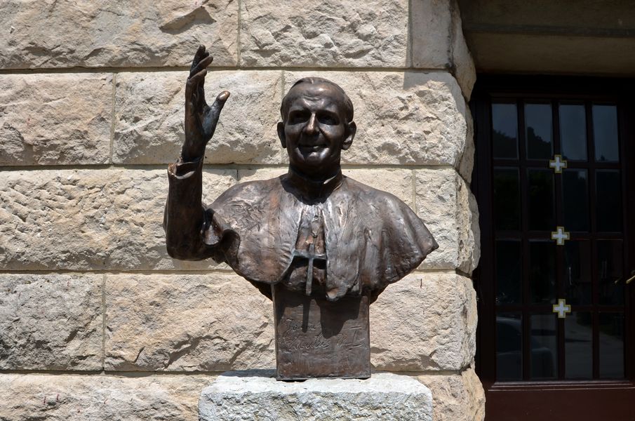 Busta Jána Pavla II. v Terchovej