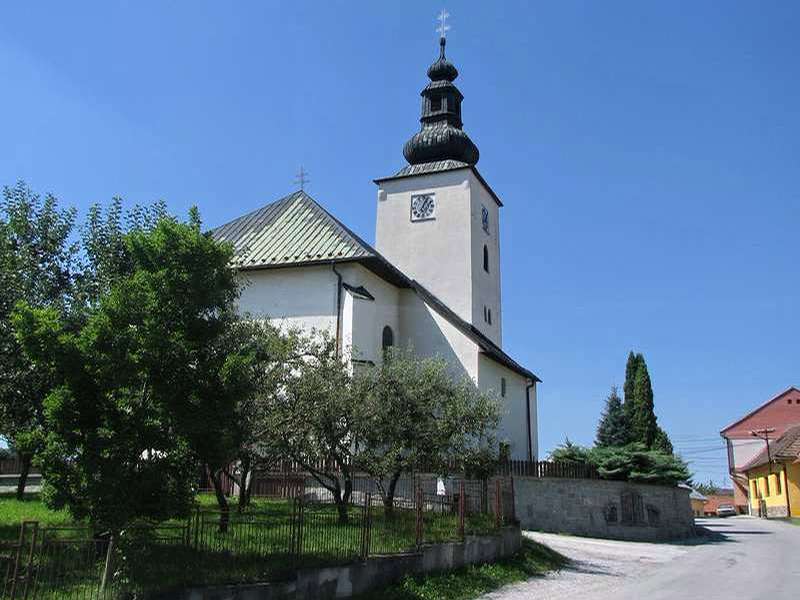 Farský kostol vo Varíne