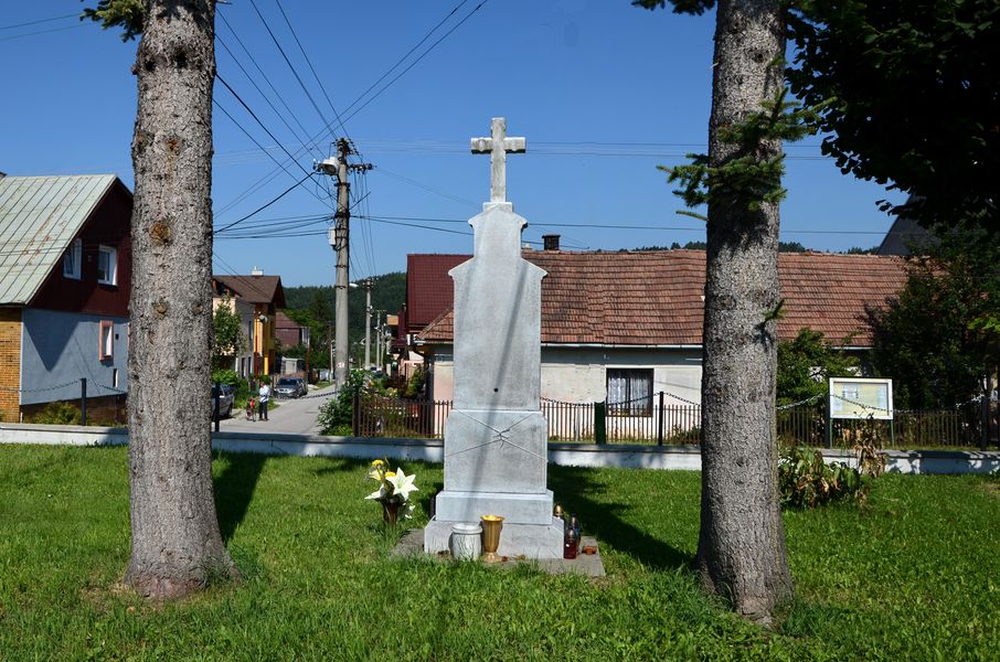 Kamenný kríž v Krasňanoch