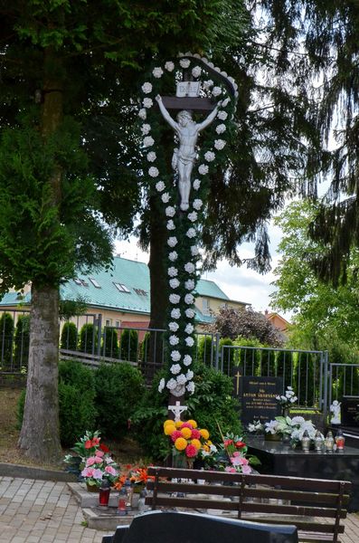 Kríž na cintoríne Zástraní