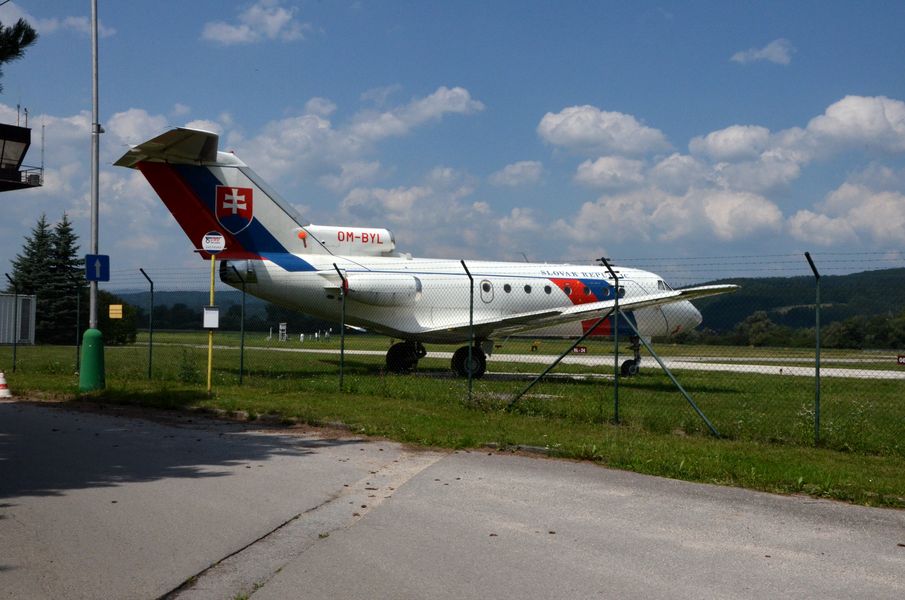 Jakovlev Jak-40 OM-BYL