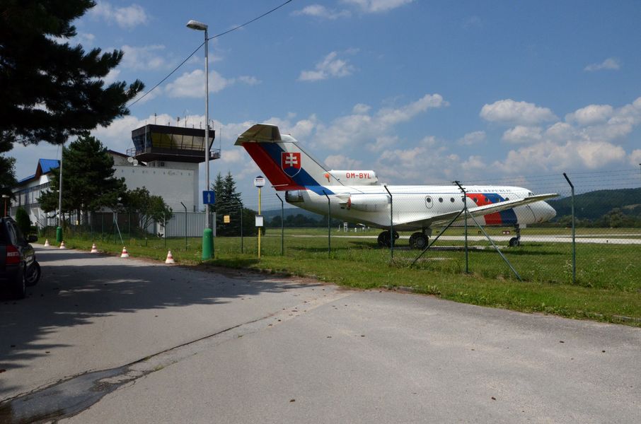 Jakovlev Jak-40 OM-BYL