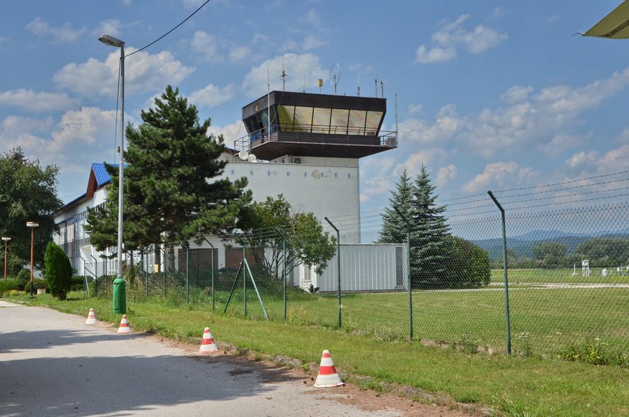 Letisková riadiaca veža