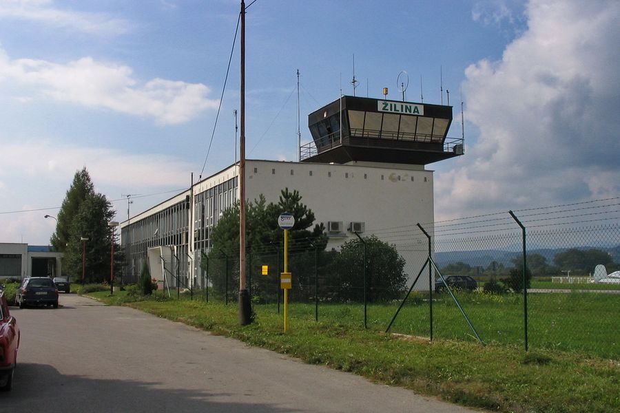 Letisková riadiaca veža