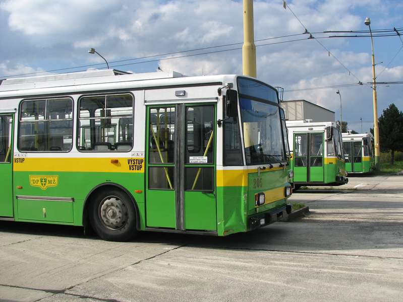 Trolejbus ev.č. 205 po nehode 