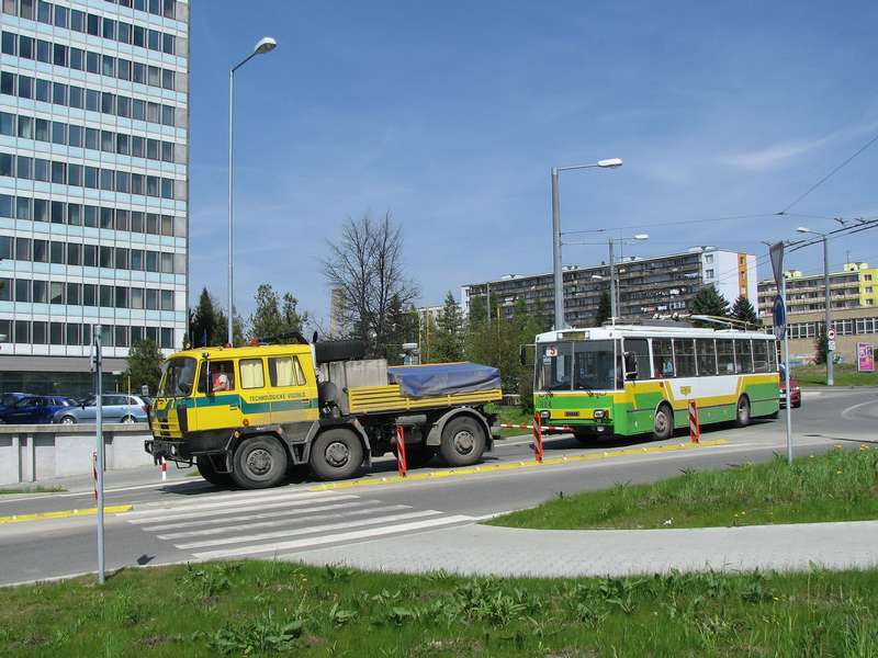 Ťahač Tatra a Trolejbus č. 224