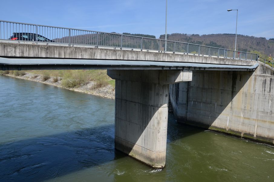 Most pri vodnom diele