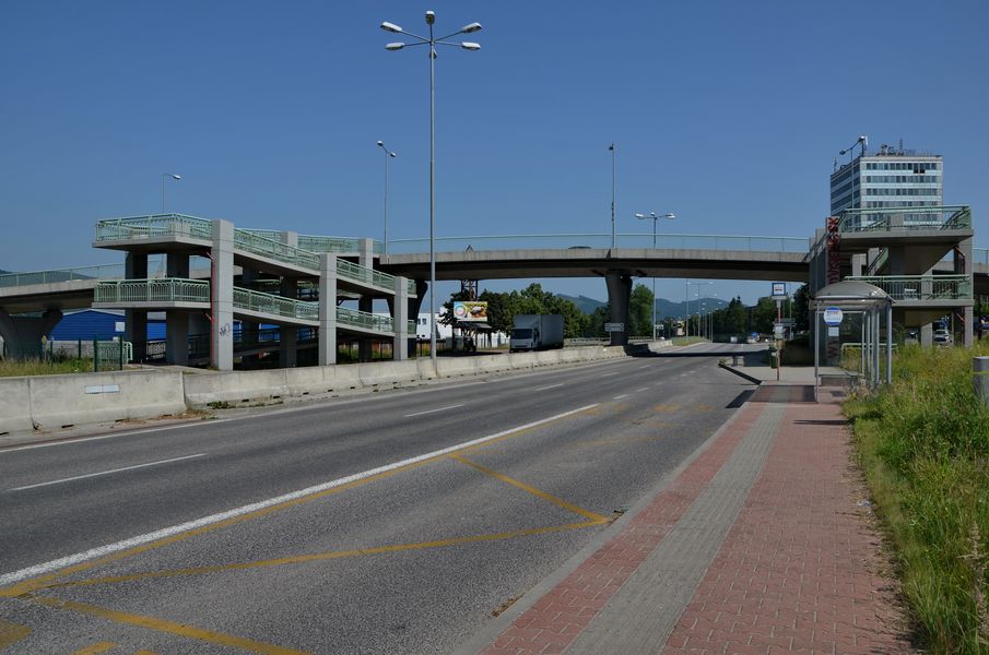 Most ponad Rajeckú ulicu