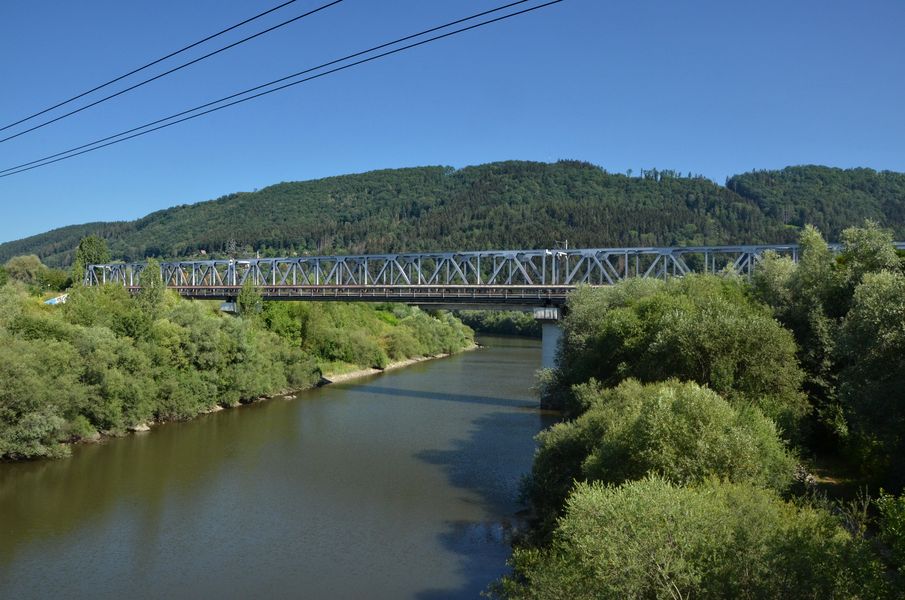 Železničný most cez rieku Váh