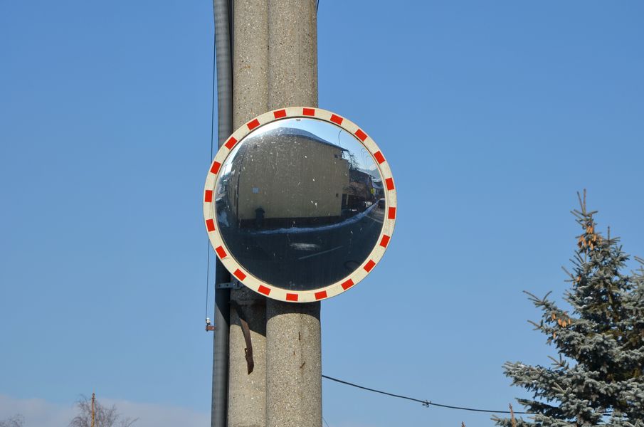 Dopravné zrkadlo v Brodne