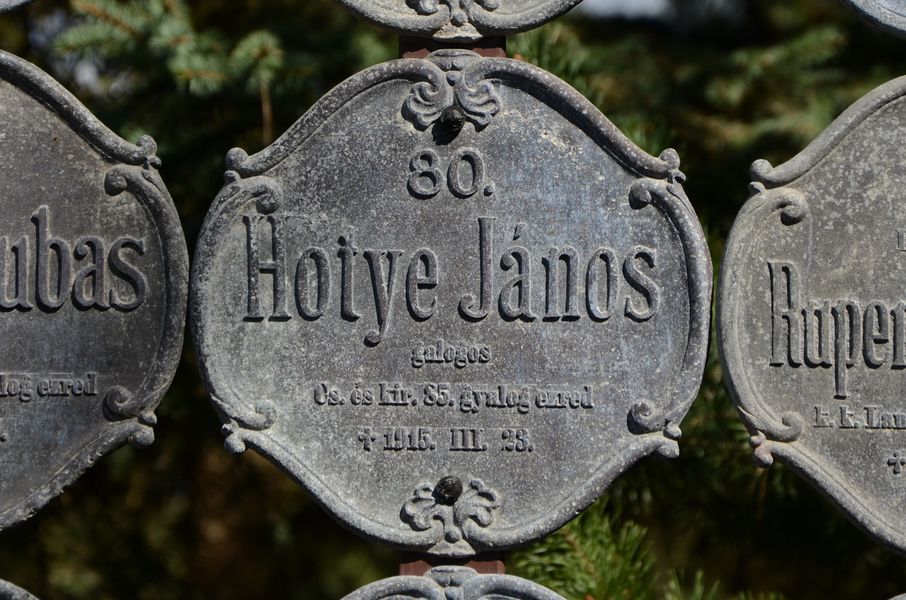 Hotye János, pešiak