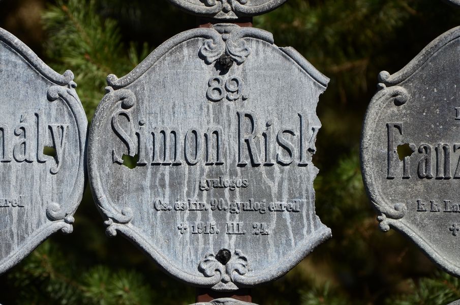  Simon Risk, pešiak