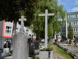 Kamenný kríž na cintoríne