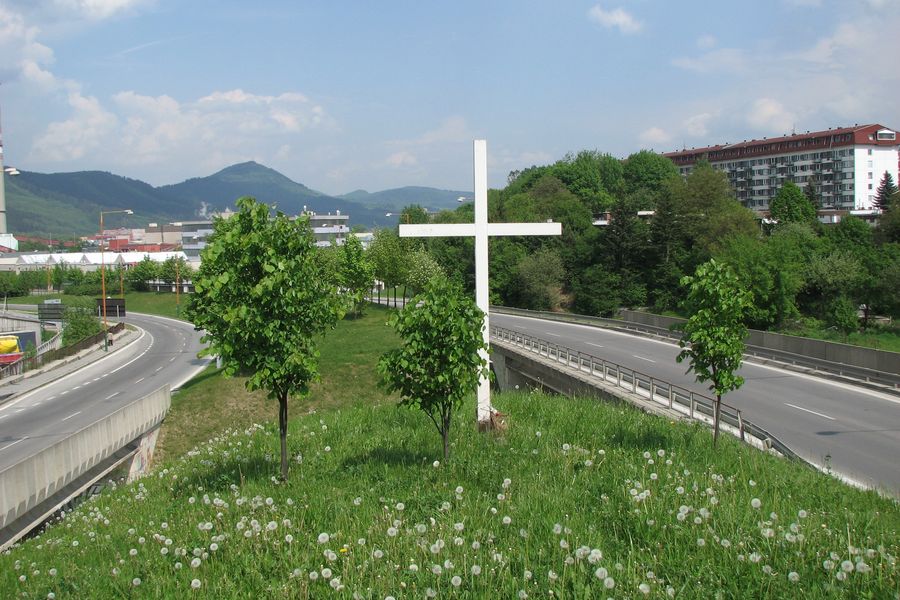 Kríž na Nemocničnej ulici