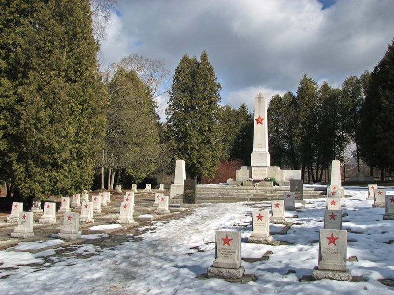 81 Military cemetery (EN)