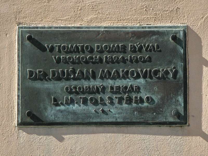 Dr. Dušan Makovický