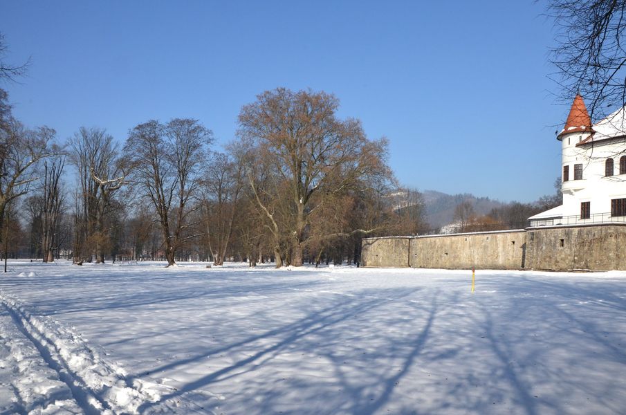 Budatínsky hrad a park v zime