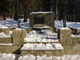 Pamätník v Lesoparku Chrasť