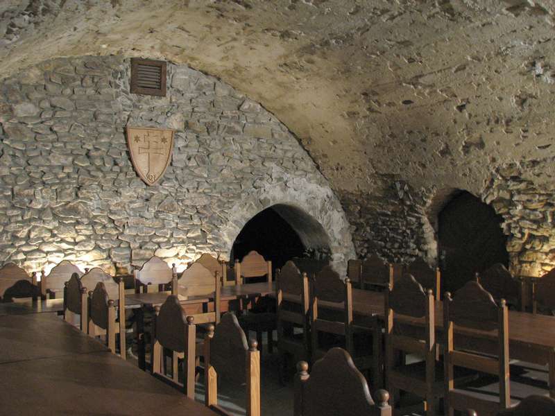 Gotická kamenná pivnica