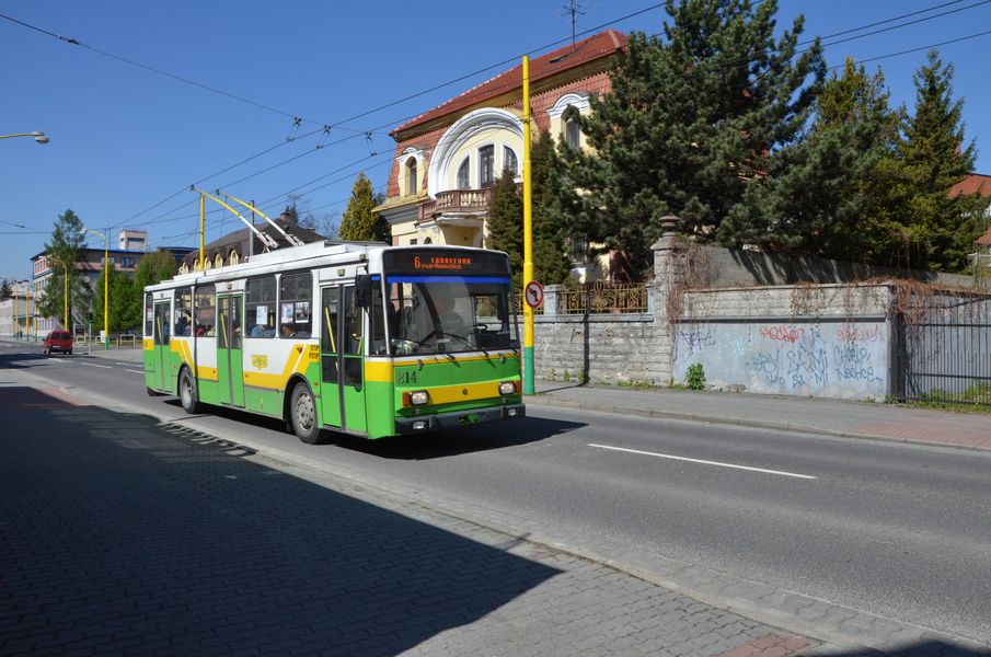 Trolejbusová trať na Hálkovej