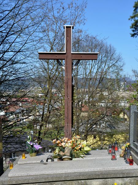 Kríž na cintoríne v Bánovej