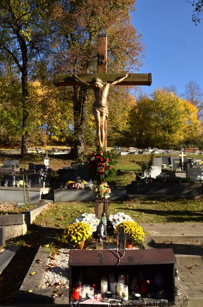 Kríž na cintoríne v Budatíne